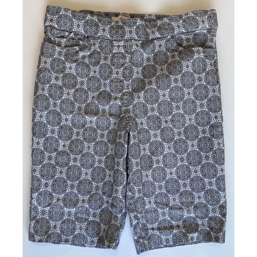 89th & Madison Women’s Bermuda Shorts Size M Black White Floral Stretch Mid Rise